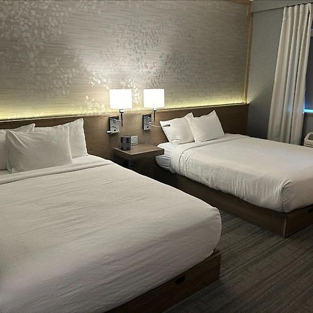 Voco Niagara Falls - The Cadence By Ihg Kültér fotó A room at the Hilton Garden Inn in San Francisco