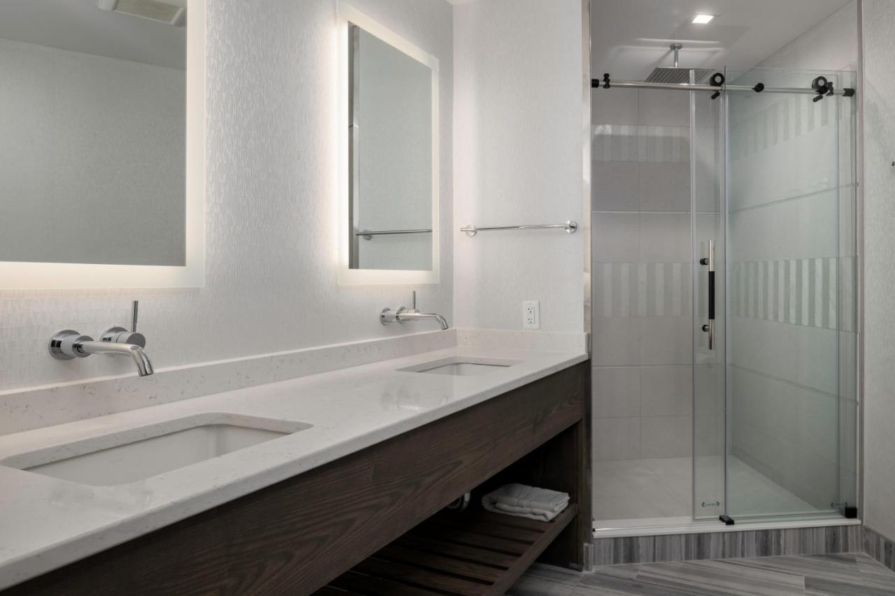 Voco Niagara Falls - The Cadence By Ihg Kültér fotó Bathroom