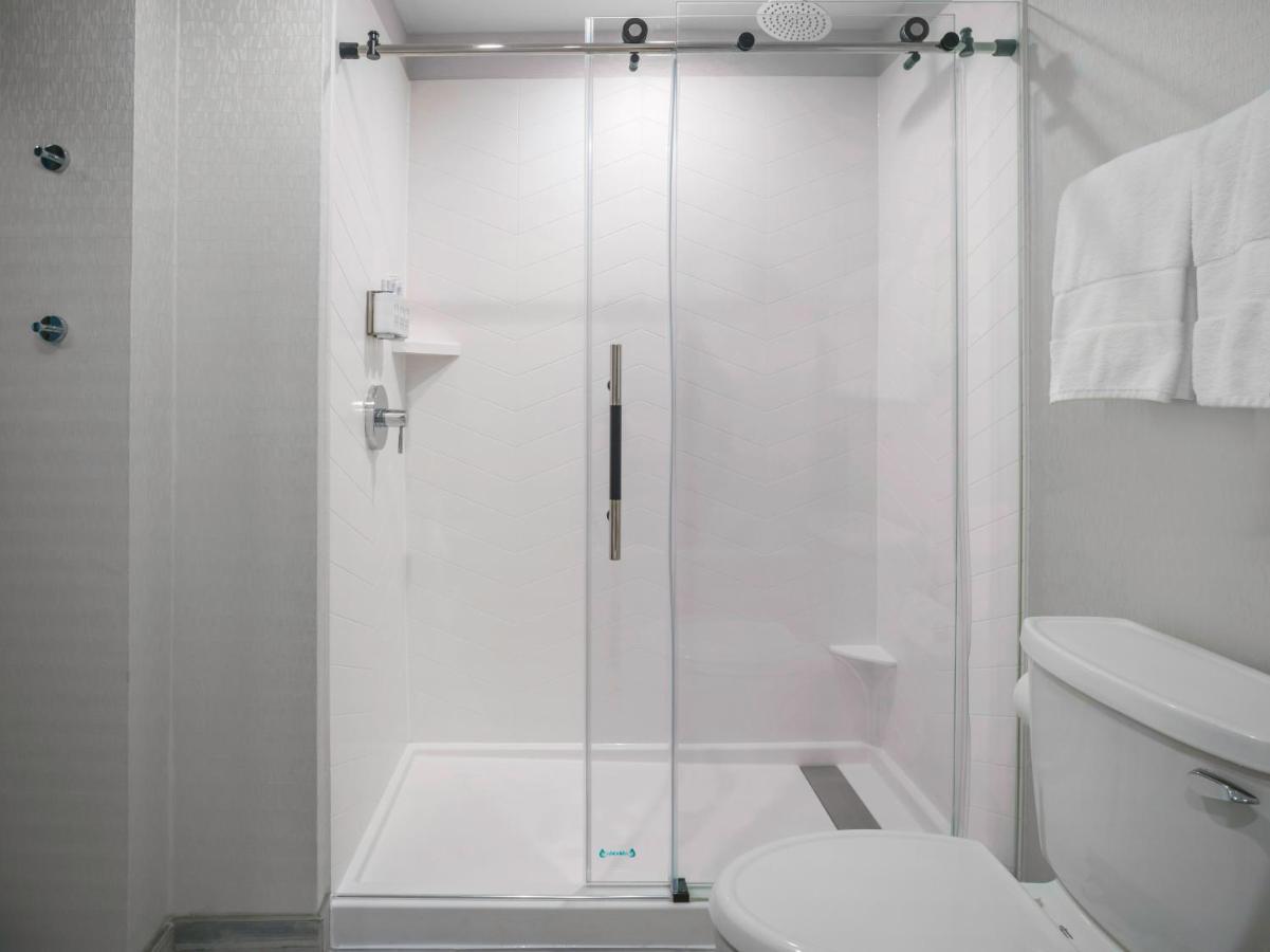 Voco Niagara Falls - The Cadence By Ihg Kültér fotó A shower stall