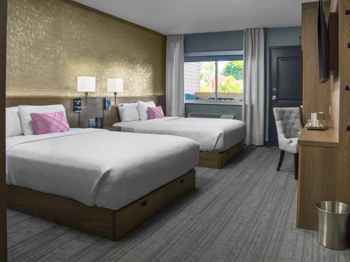 Voco Niagara Falls - The Cadence By Ihg Kültér fotó A typical room at the Hilton Garden Inn