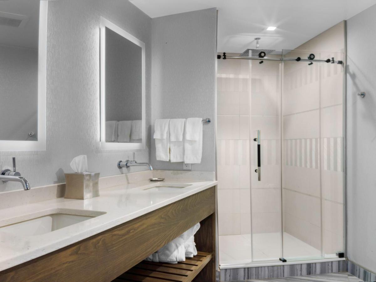 Voco Niagara Falls - The Cadence By Ihg Kültér fotó A shower door