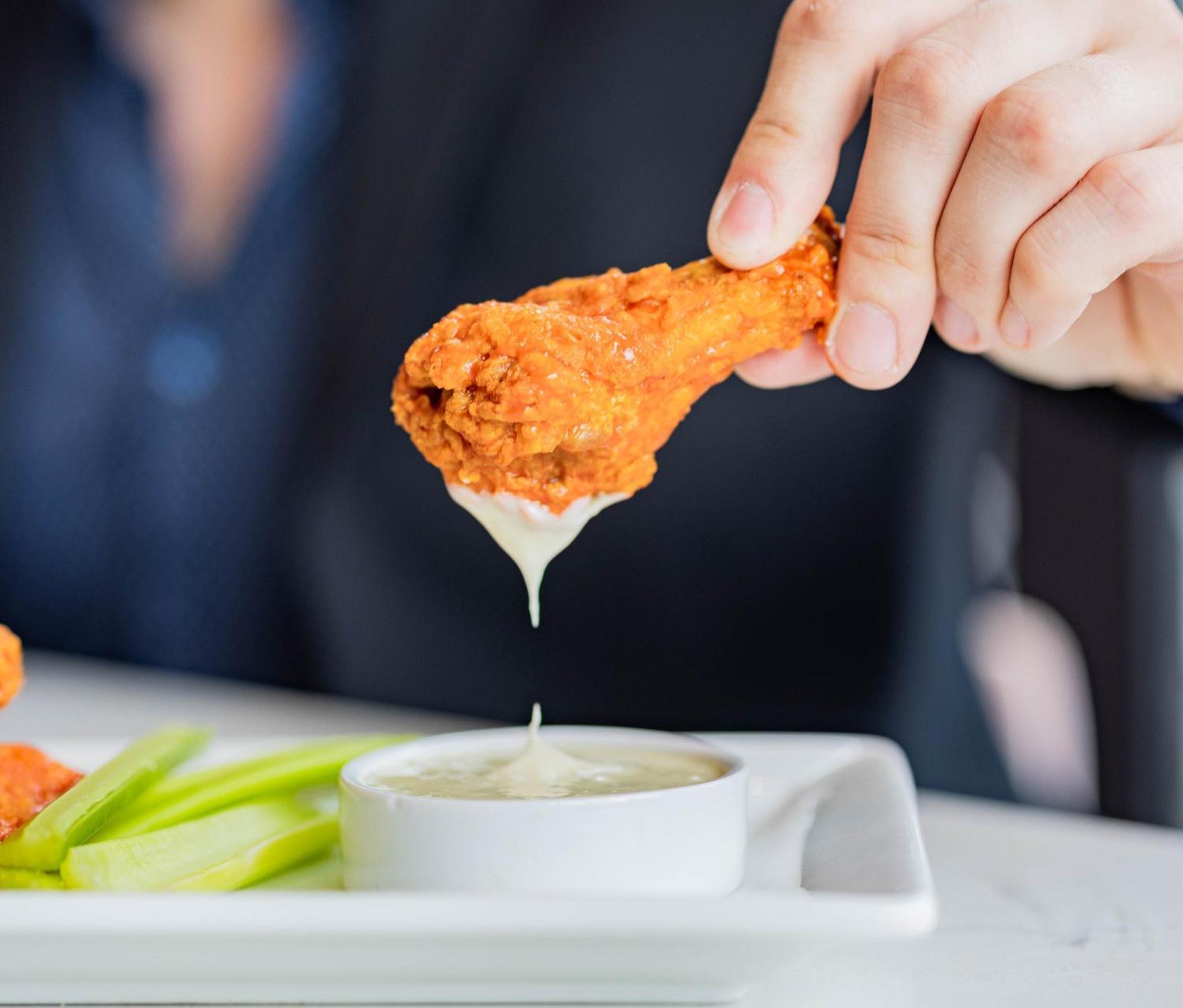 Voco Niagara Falls - The Cadence By Ihg Kültér fotó Buffalo chicken wings