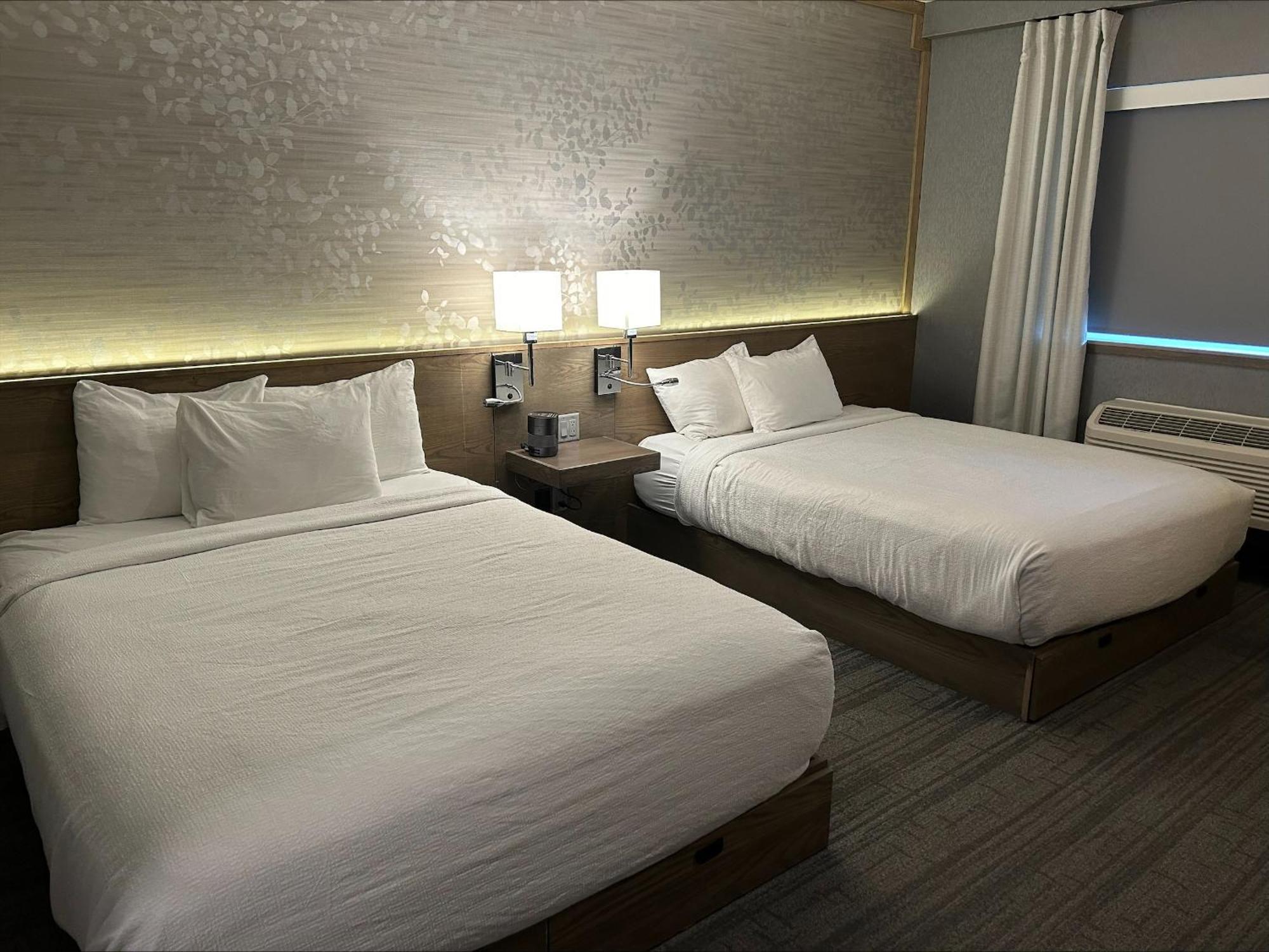 Voco Niagara Falls - The Cadence By Ihg Kültér fotó A room at the Hilton Garden Inn in San Francisco